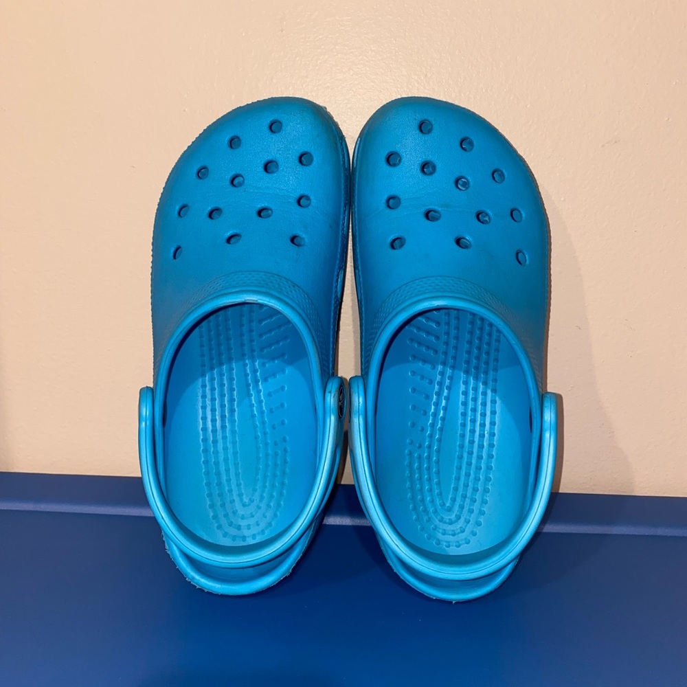 Light blue / Teal Crocs, size 5-7